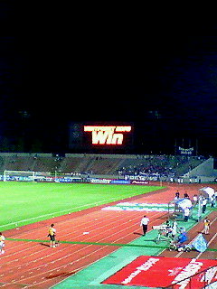 WIN!の文字とお月さまが美しい夜でした。